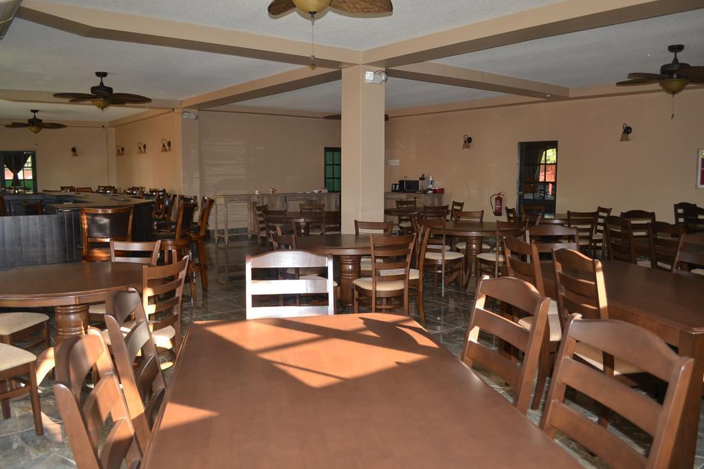 Montecristo Inn Piarco Εξωτερικό φωτογραφία