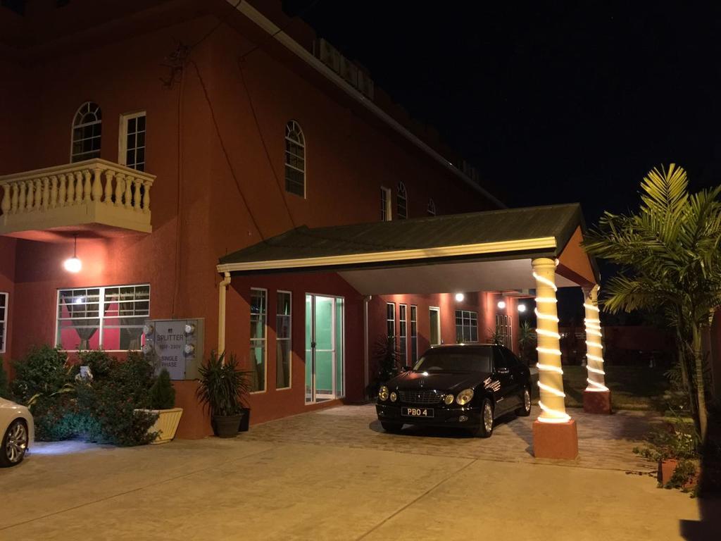 Montecristo Inn Piarco Εξωτερικό φωτογραφία
